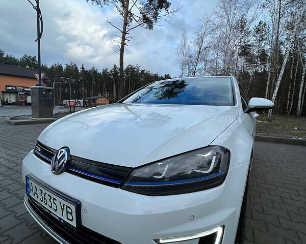 Белый Фольксваген e-Golf, объемом двигателя 0 л и пробегом 114 тыс. км за 9800 $, фото 4 на Automoto.ua