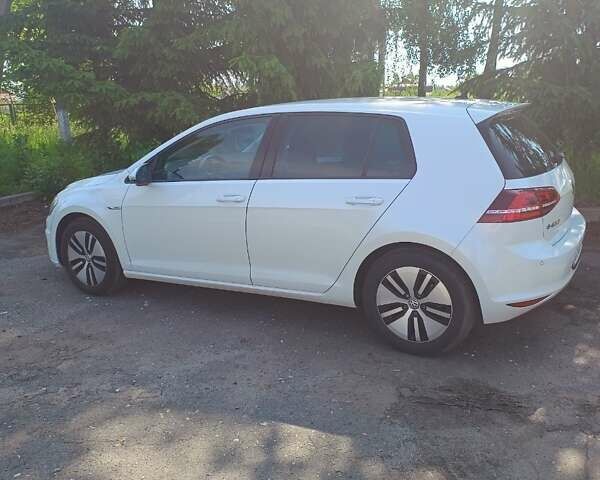 Белый Фольксваген e-Golf, объемом двигателя 0 л и пробегом 97 тыс. км за 11200 $, фото 5 на Automoto.ua
