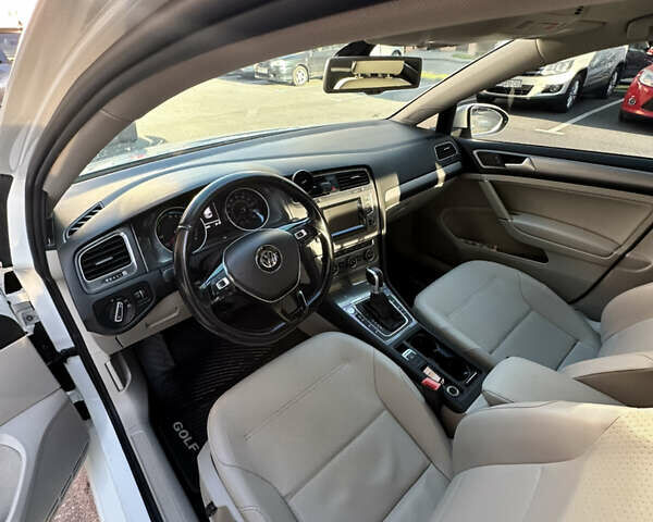 Белый Фольксваген e-Golf, объемом двигателя 0 л и пробегом 114 тыс. км за 10700 $, фото 5 на Automoto.ua