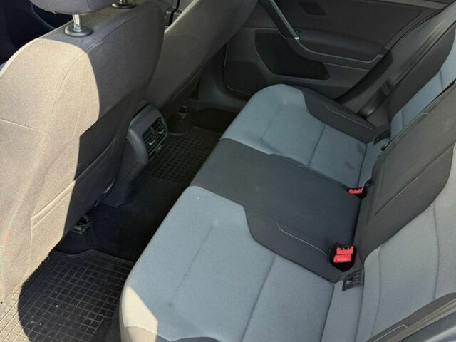 Белый Фольксваген e-Golf, объемом двигателя 0 л и пробегом 107 тыс. км за 7900 $, фото 8 на Automoto.ua