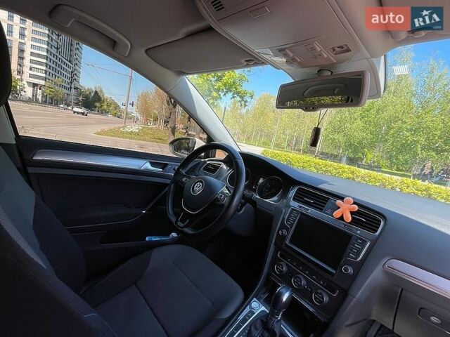 Белый Фольксваген e-Golf, объемом двигателя 0 л и пробегом 56 тыс. км за 12000 $, фото 7 на Automoto.ua