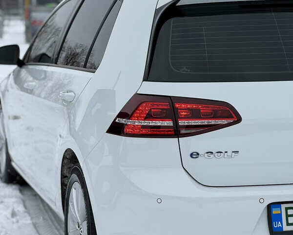 Белый Фольксваген e-Golf, объемом двигателя 0 л и пробегом 141 тыс. км за 7800 $, фото 17 на Automoto.ua