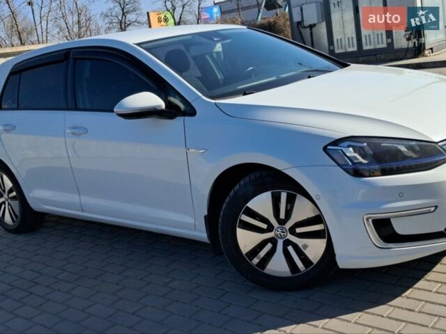 Белый Фольксваген e-Golf, объемом двигателя 0 л и пробегом 121 тыс. км за 9999 $, фото 5 на Automoto.ua