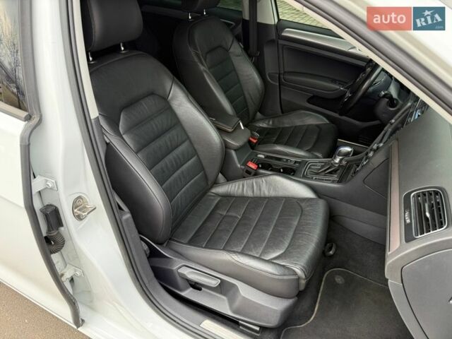 Білий Фольксваген e-Golf, об'ємом двигуна 0 л та пробігом 96 тис. км за 9500 $, фото 21 на Automoto.ua