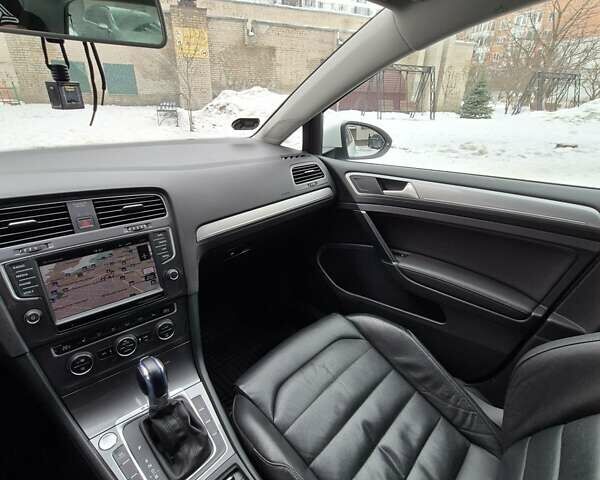 Білий Фольксваген e-Golf, об'ємом двигуна 0 л та пробігом 162 тис. км за 9499 $, фото 19 на Automoto.ua