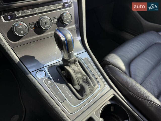 Белый Фольксваген e-Golf, объемом двигателя 0 л и пробегом 95 тыс. км за 9500 $, фото 27 на Automoto.ua