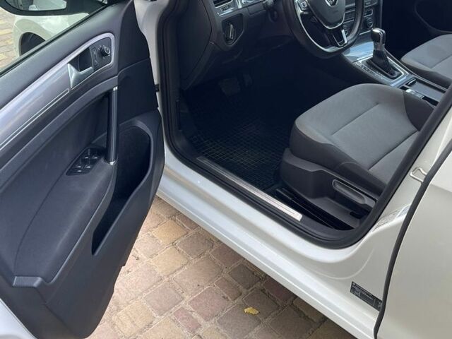 Белый Фольксваген e-Golf, объемом двигателя 0 л и пробегом 72 тыс. км за 8999 $, фото 14 на Automoto.ua