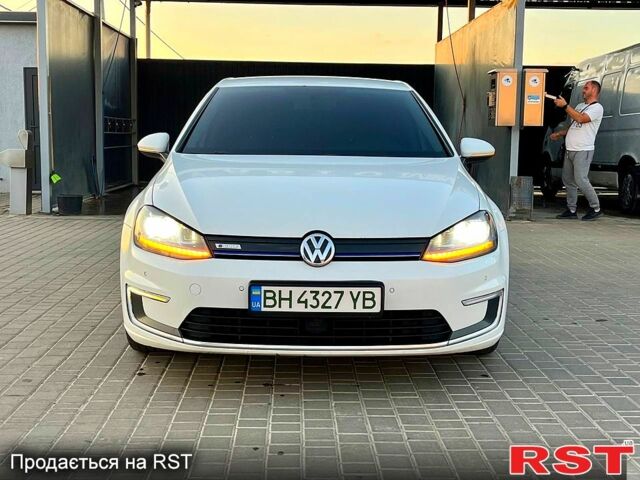 Білий Фольксваген e-Golf, об'ємом двигуна 88 л та пробігом 133 тис. км за 7900 $, фото 1 на Automoto.ua