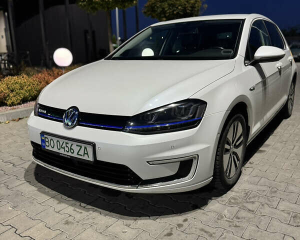 Белый Фольксваген e-Golf, объемом двигателя 0 л и пробегом 169 тыс. км за 8400 $, фото 1 на Automoto.ua