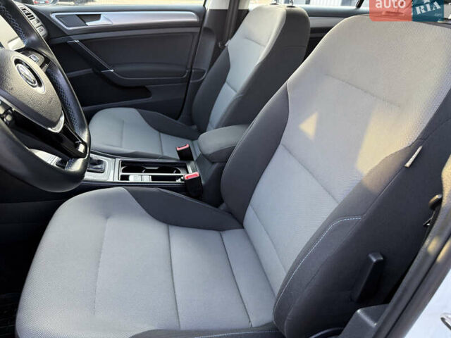 Білий Фольксваген e-Golf, об'ємом двигуна 0 л та пробігом 97 тис. км за 8500 $, фото 27 на Automoto.ua