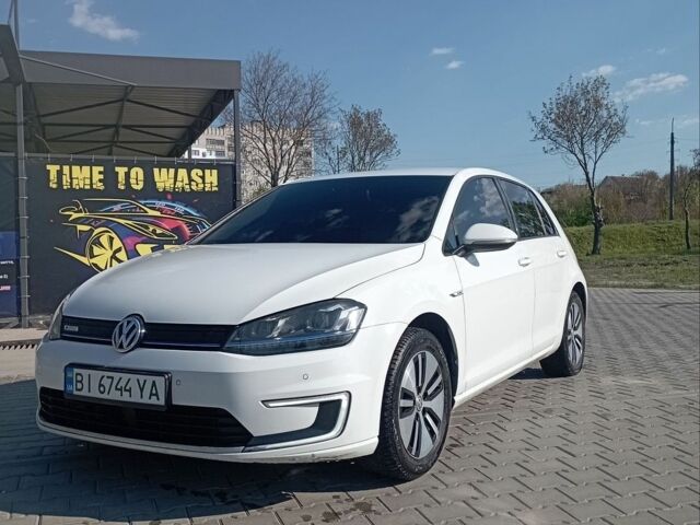 Белый Фольксваген e-Golf, объемом двигателя 0 л и пробегом 189 тыс. км за 7999 $, фото 6 на Automoto.ua