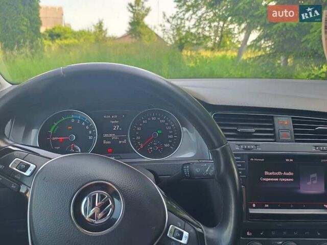 Белый Фольксваген e-Golf, объемом двигателя 0 л и пробегом 97 тыс. км за 11200 $, фото 8 на Automoto.ua