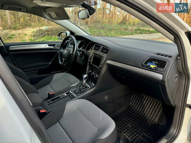 Білий Фольксваген e-Golf, об'ємом двигуна 0 л та пробігом 149 тис. км за 8200 $, фото 14 на Automoto.ua