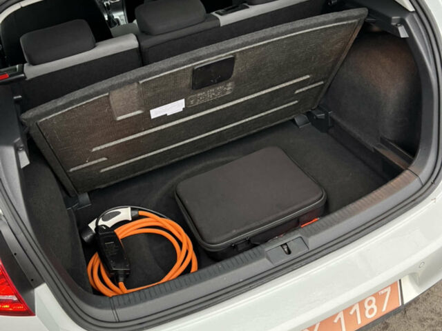 Білий Фольксваген e-Golf, об'ємом двигуна 0 л та пробігом 126 тис. км за 8550 $, фото 11 на Automoto.ua