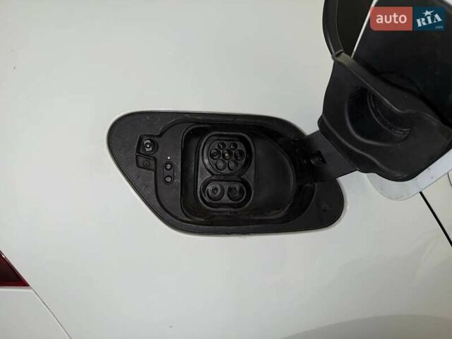 Білий Фольксваген e-Golf, об'ємом двигуна 0 л та пробігом 80 тис. км за 8400 $, фото 16 на Automoto.ua