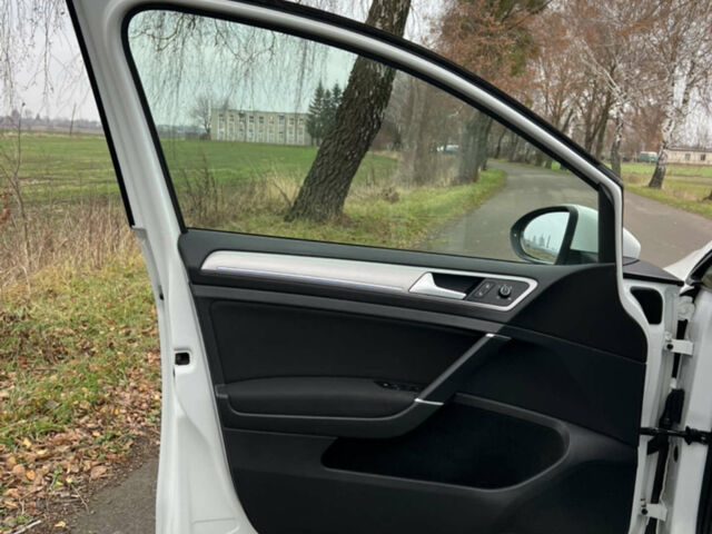 Білий Фольксваген e-Golf, об'ємом двигуна 0 л та пробігом 126 тис. км за 8550 $, фото 14 на Automoto.ua
