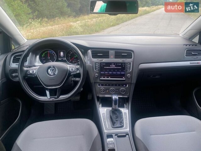 Білий Фольксваген e-Golf, об'ємом двигуна 0 л та пробігом 132 тис. км за 9500 $, фото 17 на Automoto.ua