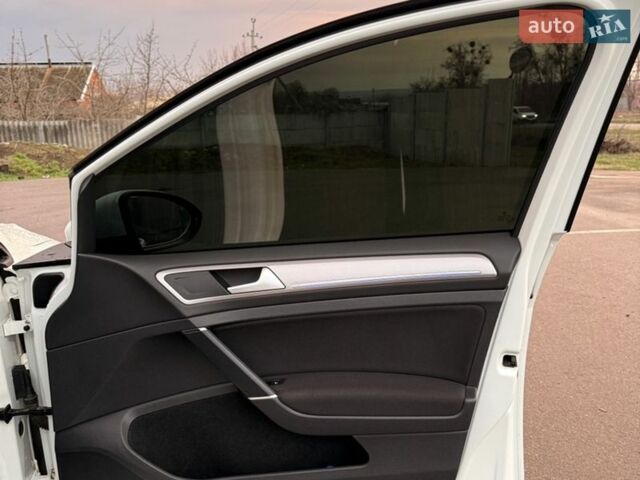 Білий Фольксваген e-Golf, об'ємом двигуна 0 л та пробігом 109 тис. км за 8999 $, фото 23 на Automoto.ua