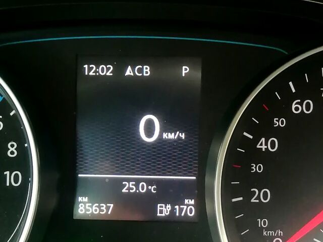 Белый Фольксваген e-Golf, объемом двигателя 0 л и пробегом 86 тыс. км за 10111 $, фото 3 на Automoto.ua