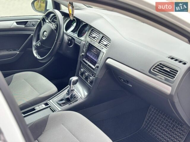 Білий Фольксваген e-Golf, об'ємом двигуна 0 л та пробігом 138 тис. км за 8200 $, фото 15 на Automoto.ua