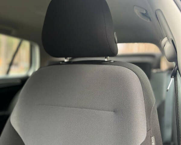 Белый Фольксваген e-Golf, объемом двигателя 0 л и пробегом 114 тыс. км за 9800 $, фото 54 на Automoto.ua