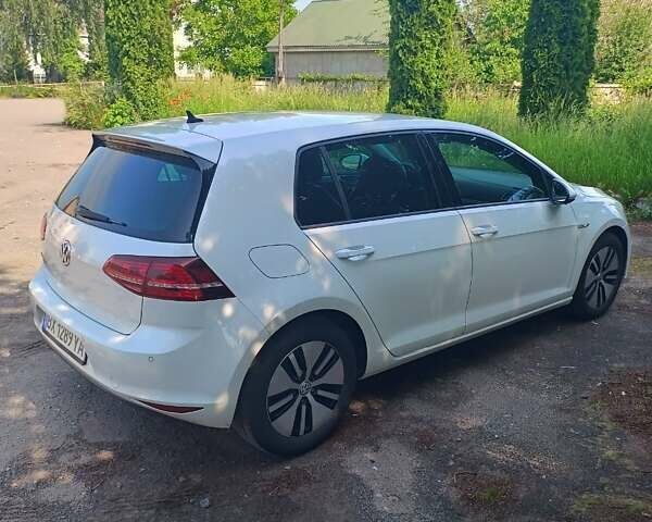 Белый Фольксваген e-Golf, объемом двигателя 0 л и пробегом 97 тыс. км за 11200 $, фото 6 на Automoto.ua