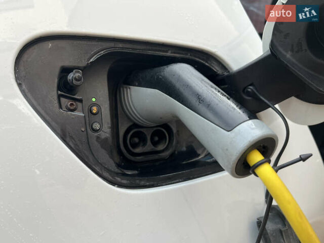 Білий Фольксваген e-Golf, об'ємом двигуна 0 л та пробігом 130 тис. км за 8450 $, фото 7 на Automoto.ua
