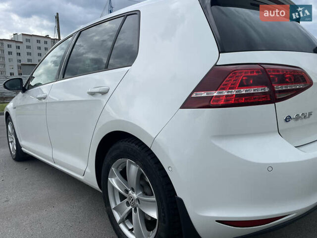 Белый Фольксваген e-Golf, объемом двигателя 0 л и пробегом 92 тыс. км за 9500 $, фото 13 на Automoto.ua