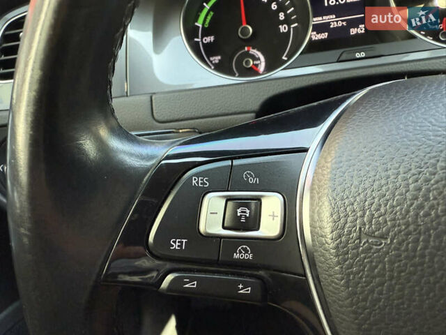 Белый Фольксваген e-Golf, объемом двигателя 0 л и пробегом 95 тыс. км за 9500 $, фото 36 на Automoto.ua