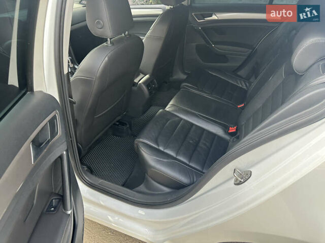 Белый Фольксваген e-Golf, объемом двигателя 0 л и пробегом 131 тыс. км за 8700 $, фото 13 на Automoto.ua