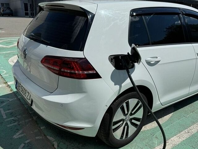Білий Фольксваген e-Golf, об'ємом двигуна 0 л та пробігом 170 тис. км за 9000 $, фото 9 на Automoto.ua