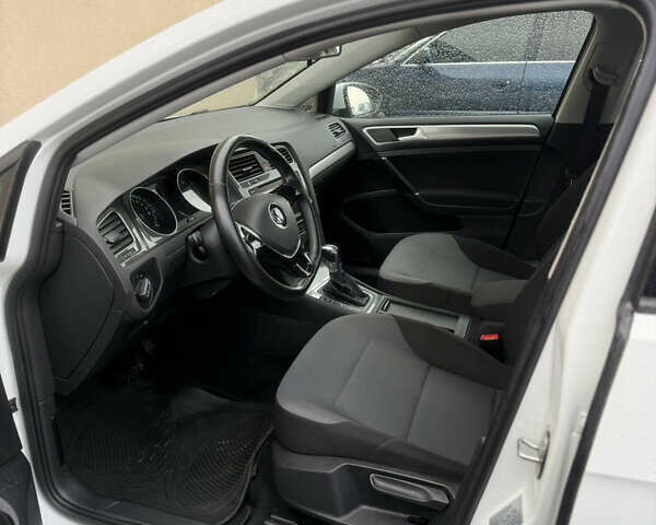 Белый Фольксваген e-Golf, объемом двигателя 0 л и пробегом 68 тыс. км за 6600 $, фото 13 на Automoto.ua