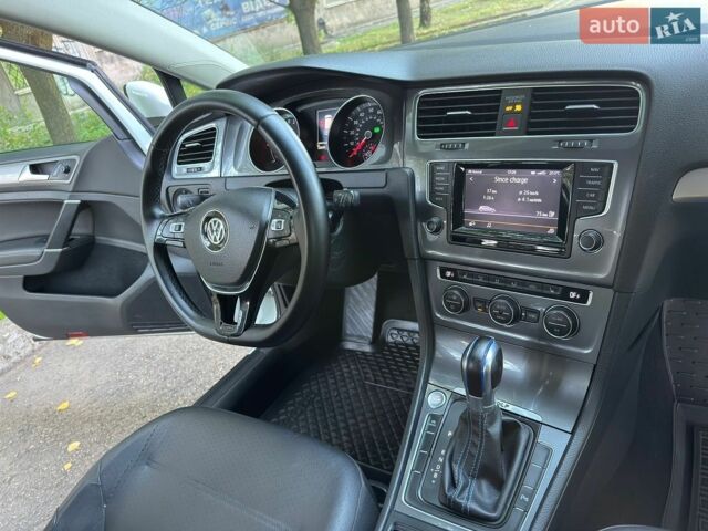 Белый Фольксваген e-Golf, объемом двигателя 0 л и пробегом 126 тыс. км за 8000 $, фото 16 на Automoto.ua