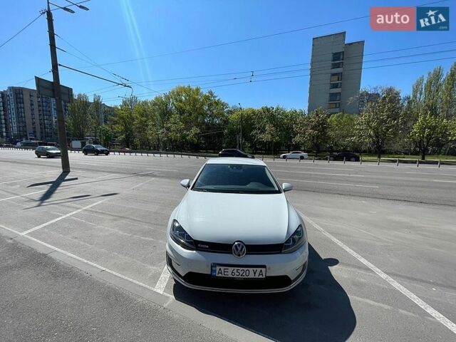 Белый Фольксваген e-Golf, объемом двигателя 0 л и пробегом 56 тыс. км за 12000 $, фото 4 на Automoto.ua