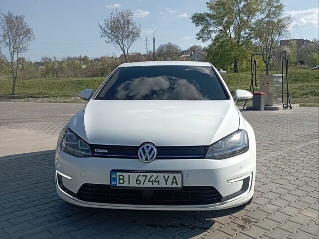 Белый Фольксваген e-Golf, объемом двигателя 0 л и пробегом 189 тыс. км за 7999 $, фото 7 на Automoto.ua