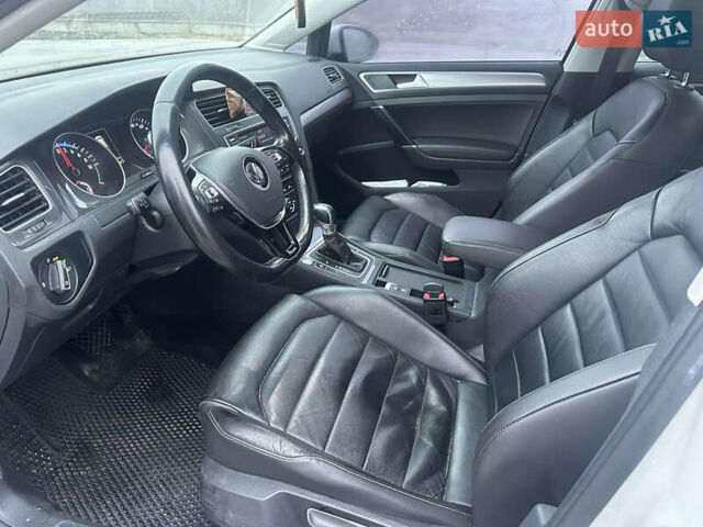 Белый Фольксваген e-Golf, объемом двигателя 0 л и пробегом 131 тыс. км за 8700 $, фото 6 на Automoto.ua