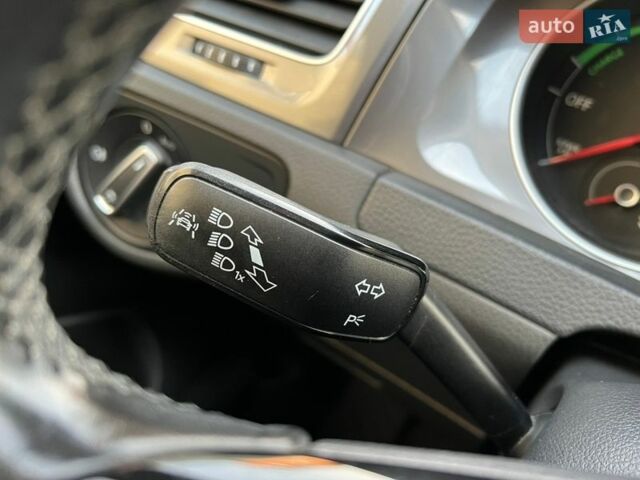 Белый Фольксваген e-Golf, объемом двигателя 0 л и пробегом 131 тыс. км за 8999 $, фото 49 на Automoto.ua