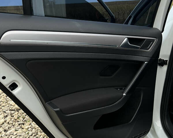 Білий Фольксваген e-Golf, об'ємом двигуна 0 л та пробігом 116 тис. км за 7700 $, фото 21 на Automoto.ua