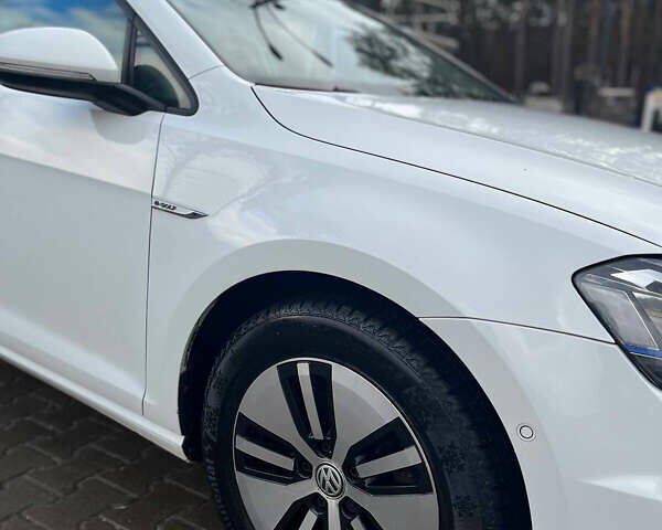 Белый Фольксваген e-Golf, объемом двигателя 0 л и пробегом 114 тыс. км за 9800 $, фото 6 на Automoto.ua