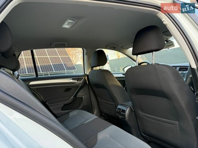 Білий Фольксваген e-Golf, об'ємом двигуна 0 л та пробігом 97 тис. км за 8500 $, фото 43 на Automoto.ua
