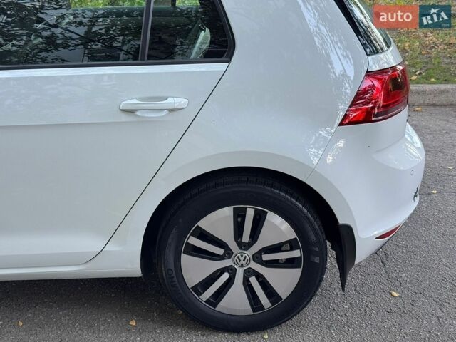 Белый Фольксваген e-Golf, объемом двигателя 0 л и пробегом 126 тыс. км за 8000 $, фото 48 на Automoto.ua