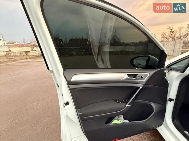 Білий Фольксваген e-Golf, об'ємом двигуна 0 л та пробігом 109 тис. км за 8999 $, фото 36 на Automoto.ua