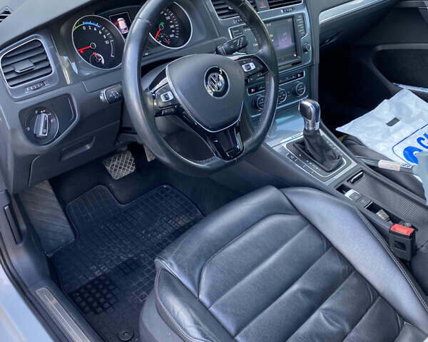 Белый Фольксваген e-Golf, объемом двигателя 0 л и пробегом 165 тыс. км за 8800 $, фото 7 на Automoto.ua