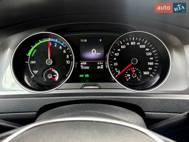 Белый Фольксваген e-Golf, объемом двигателя 0 л и пробегом 121 тыс. км за 8500 $, фото 29 на Automoto.ua