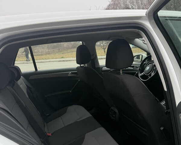 Білий Фольксваген e-Golf, об'ємом двигуна 0 л та пробігом 103 тис. км за 8499 $, фото 12 на Automoto.ua