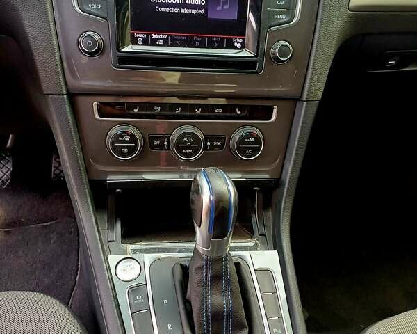 Белый Фольксваген e-Golf, объемом двигателя 0 л и пробегом 120 тыс. км за 9500 $, фото 6 на Automoto.ua