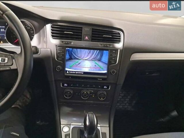 Белый Фольксваген e-Golf, объемом двигателя 0 л и пробегом 80 тыс. км за 7600 $, фото 13 на Automoto.ua