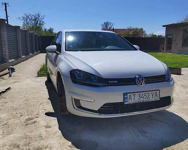 Белый Фольксваген e-Golf, объемом двигателя 0 л и пробегом 78 тыс. км за 10000 $, фото 8 на Automoto.ua