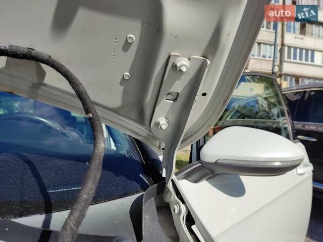 Белый Фольксваген e-Golf, объемом двигателя 0 л и пробегом 142 тыс. км за 9700 $, фото 17 на Automoto.ua