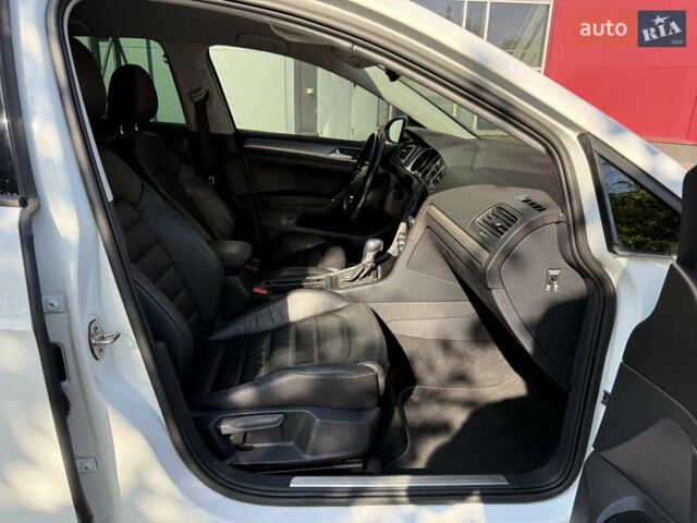 Белый Фольксваген e-Golf, объемом двигателя 0 л и пробегом 95 тыс. км за 9500 $, фото 28 на Automoto.ua